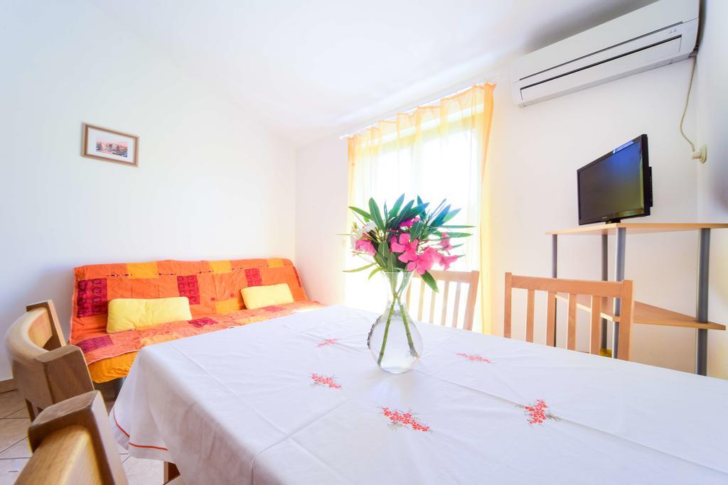Apartments Mrva Ugljan Dış mekan fotoğraf